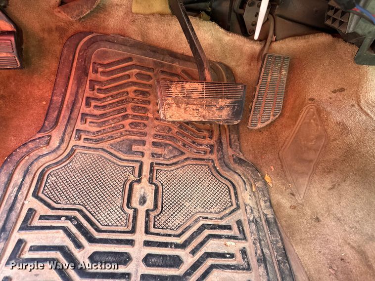 image for item DS4160 2000 Chevrolet C3500 pickup truck