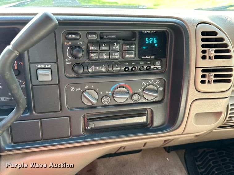 image for item DS4160 2000 Chevrolet C3500 pickup truck