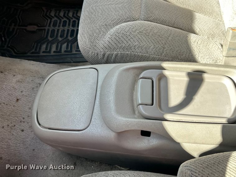 image for item DS4160 2000 Chevrolet C3500 pickup truck