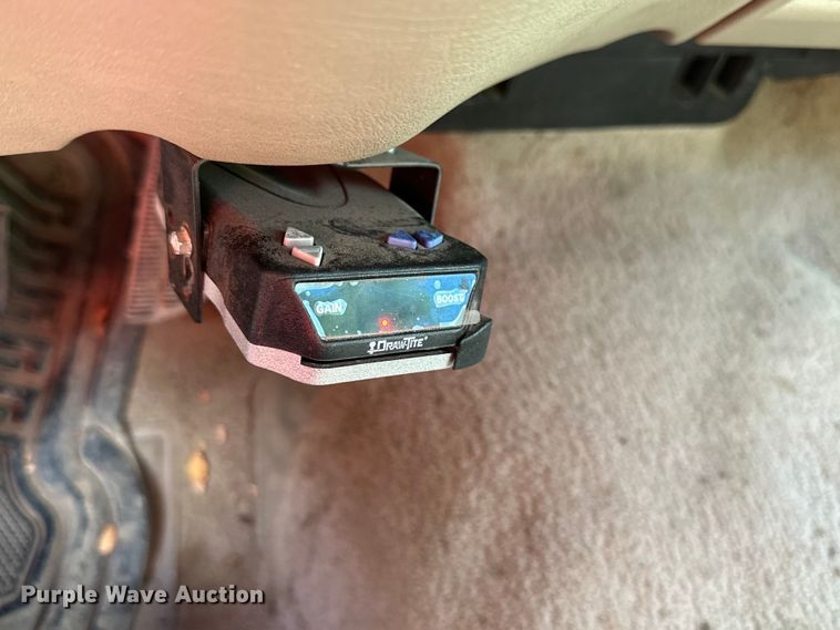 image for item DS4160 2000 Chevrolet C3500 pickup truck