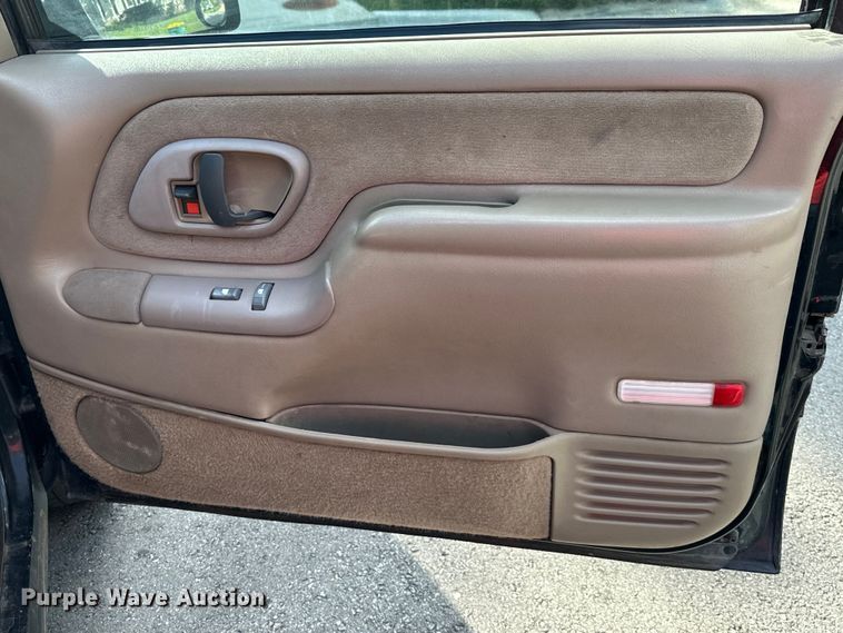 image for item DS4160 2000 Chevrolet C3500 pickup truck