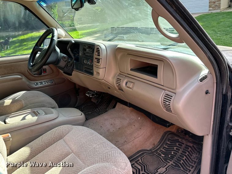 image for item DS4160 2000 Chevrolet C3500 pickup truck