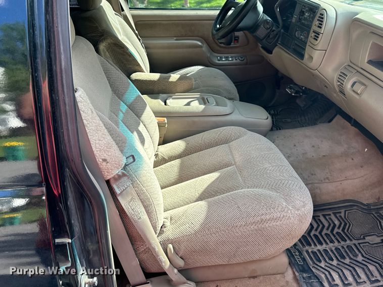 image for item DS4160 2000 Chevrolet C3500 pickup truck