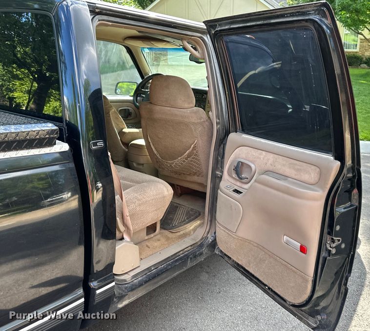 image for item DS4160 2000 Chevrolet C3500 pickup truck