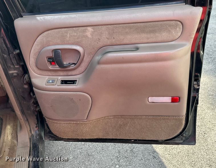 image for item DS4160 2000 Chevrolet C3500 pickup truck