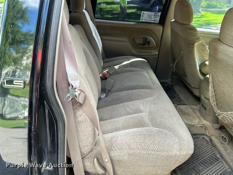 image for item DS4160 2000 Chevrolet C3500 pickup truck