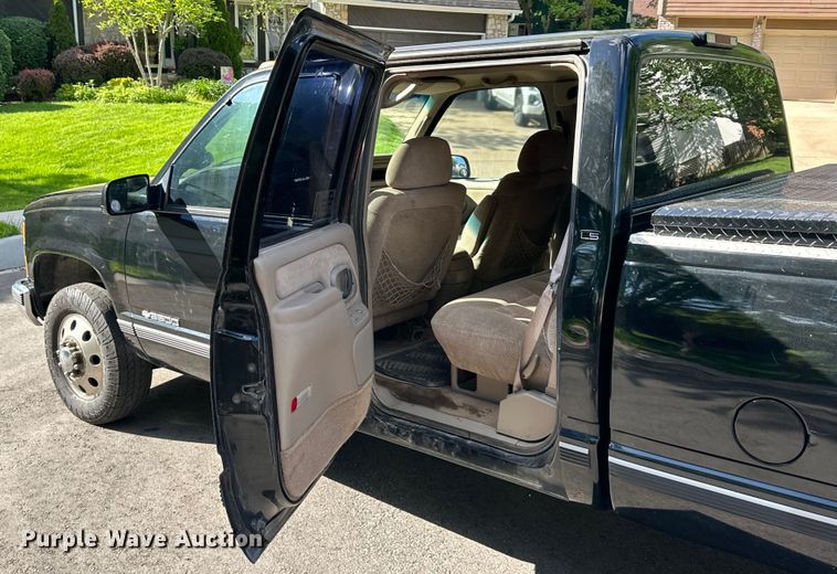 image for item DS4160 2000 Chevrolet C3500 pickup truck