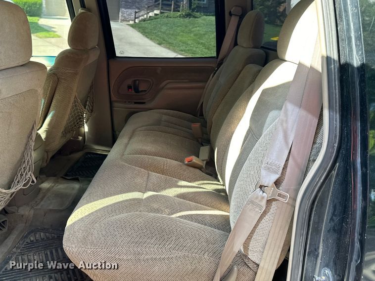 image for item DS4160 2000 Chevrolet C3500 pickup truck