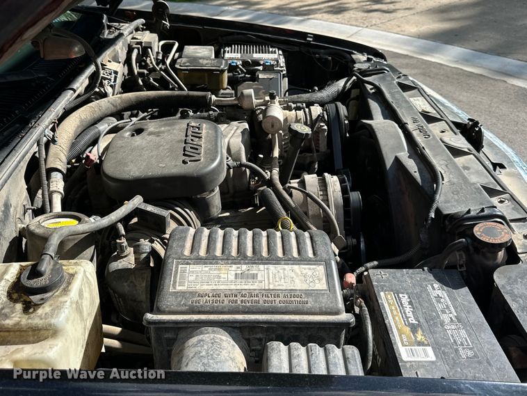 image for item DS4160 2000 Chevrolet C3500 pickup truck