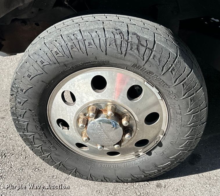 image for item DS4160 2000 Chevrolet C3500 pickup truck