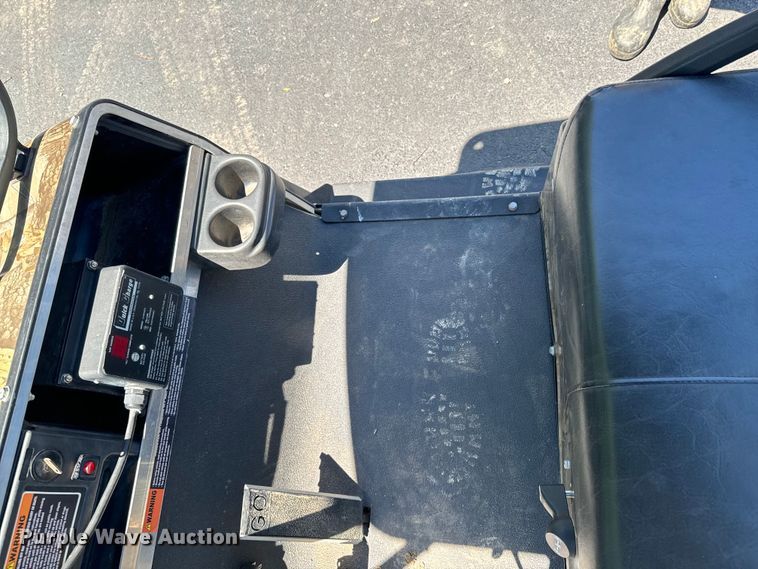 image for item DX0464 2009 Stealth Patriot golf cart