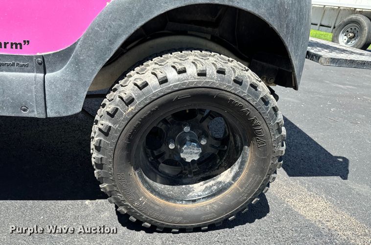 image for item DX0465 2011 Club Car Precedent golf cart