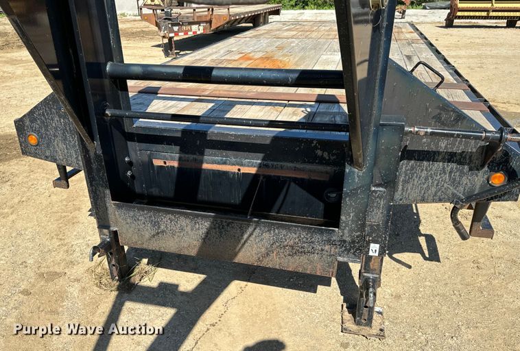 image for item DX0473 2010 Big Tex 22GN-22 equipment trailer