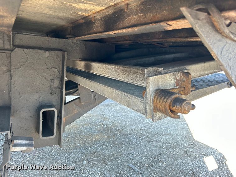 image for item EG1372 2016 Isuzu NPR box truck