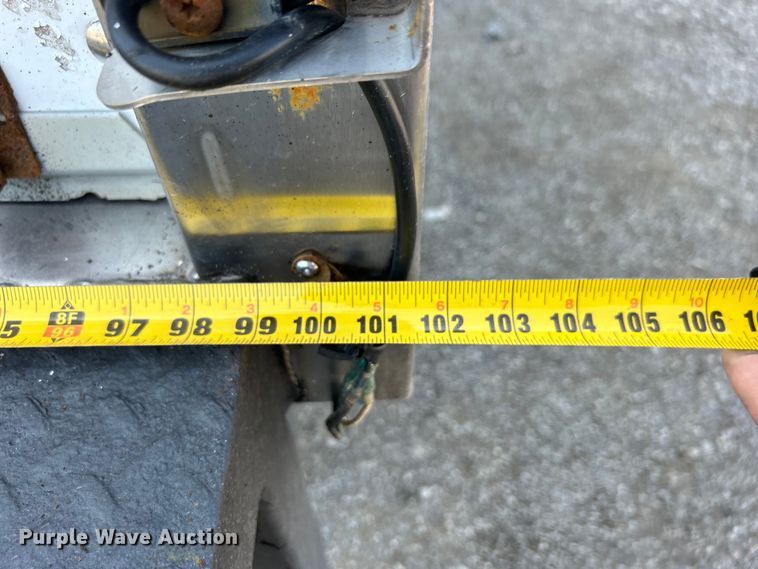 image for item EG1372 2016 Isuzu NPR box truck