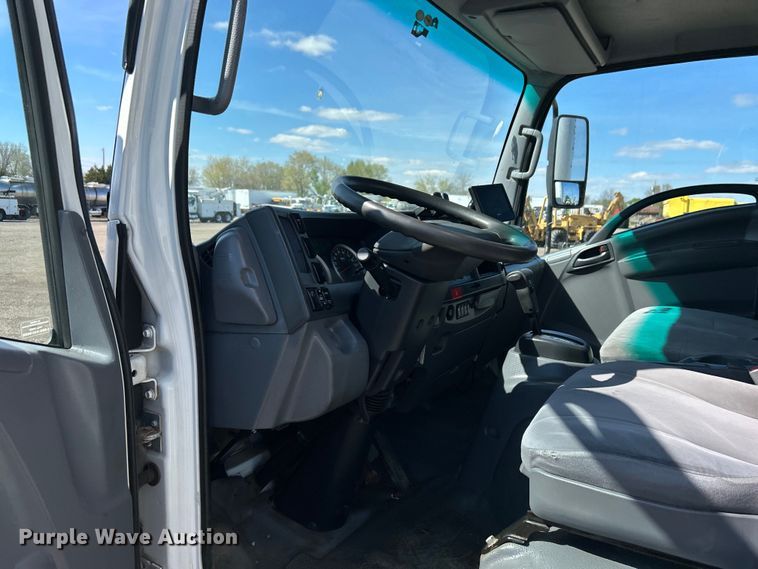 image for item EG1372 2016 Isuzu NPR box truck