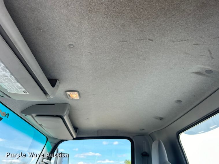 image for item EG1372 2016 Isuzu NPR box truck