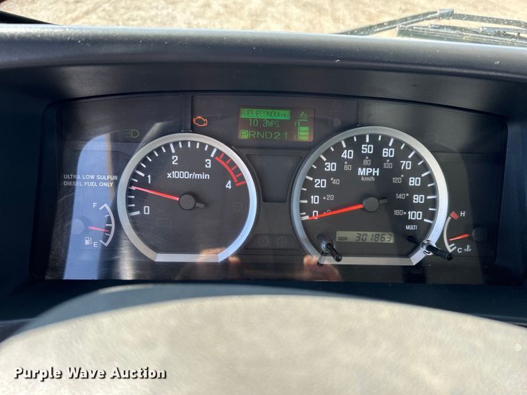 image for item EG1372 2016 Isuzu NPR box truck