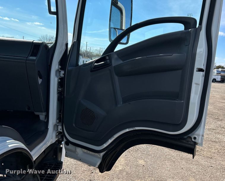 image for item EG1372 2016 Isuzu NPR box truck