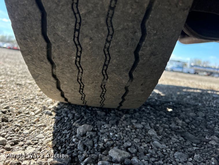 image for item EG1372 2016 Isuzu NPR box truck