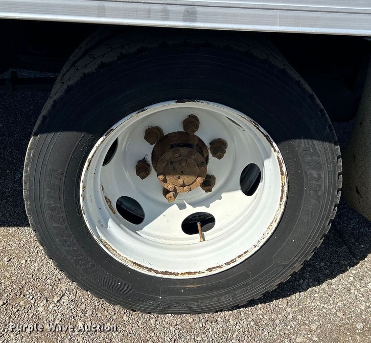 image for item EG1372 2016 Isuzu NPR box truck