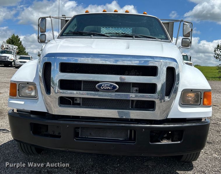 image for item EG1524 2011 Ford F650 Super Duty flatbed truck