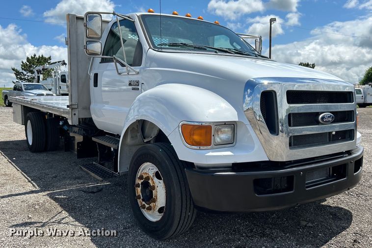 image for item EG1524 2011 Ford F650 Super Duty flatbed truck