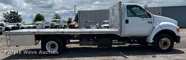 image for item EG1524 2011 Ford F650 Super Duty flatbed truck