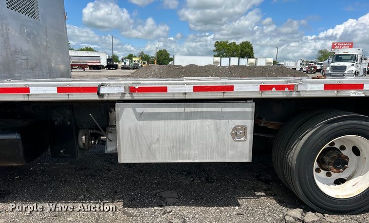 image for item EG1524 2011 Ford F650 Super Duty flatbed truck