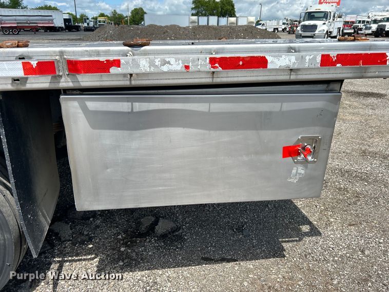 image for item EG1524 2011 Ford F650 Super Duty flatbed truck