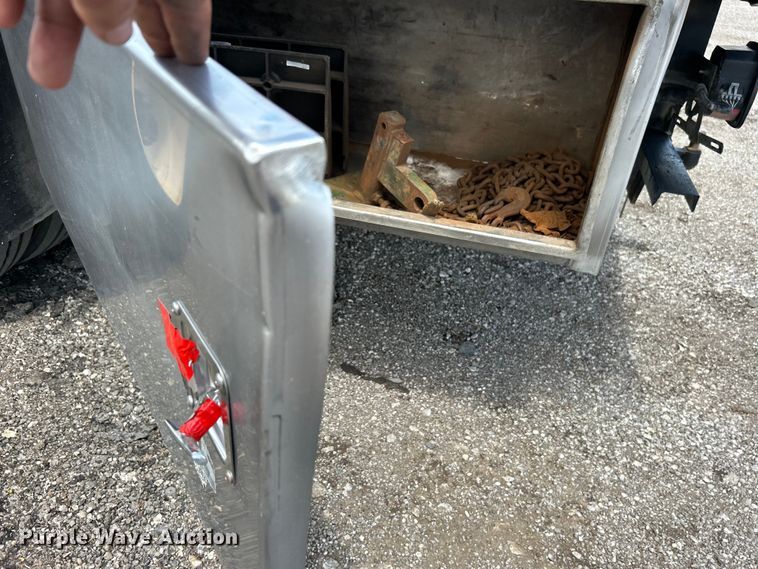 image for item EG1524 2011 Ford F650 Super Duty flatbed truck