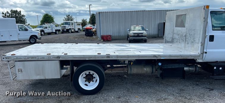image for item EG1524 2011 Ford F650 Super Duty flatbed truck