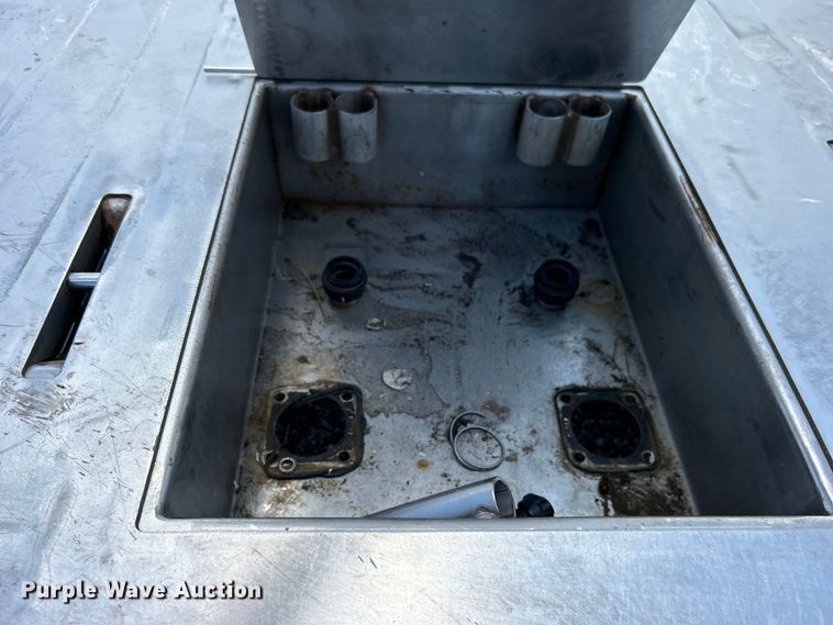 image for item EG1524 2011 Ford F650 Super Duty flatbed truck