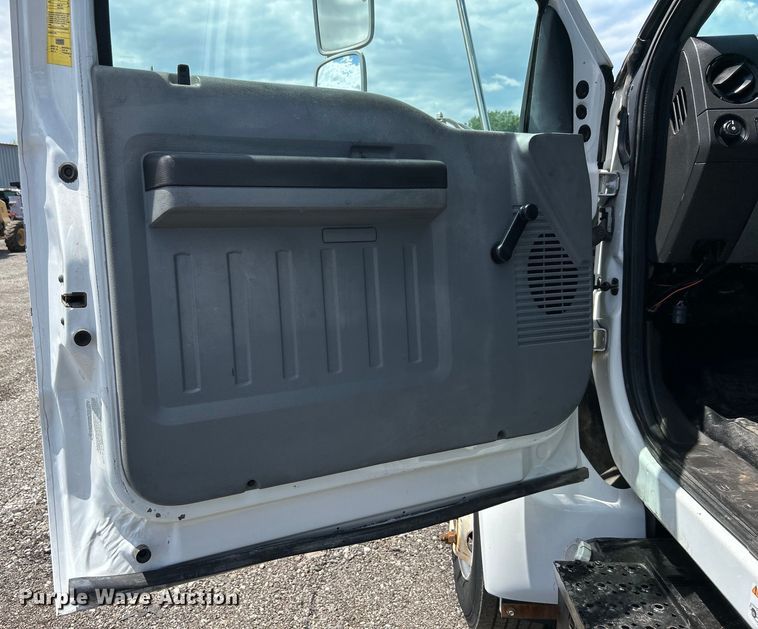 image for item EG1524 2011 Ford F650 Super Duty flatbed truck