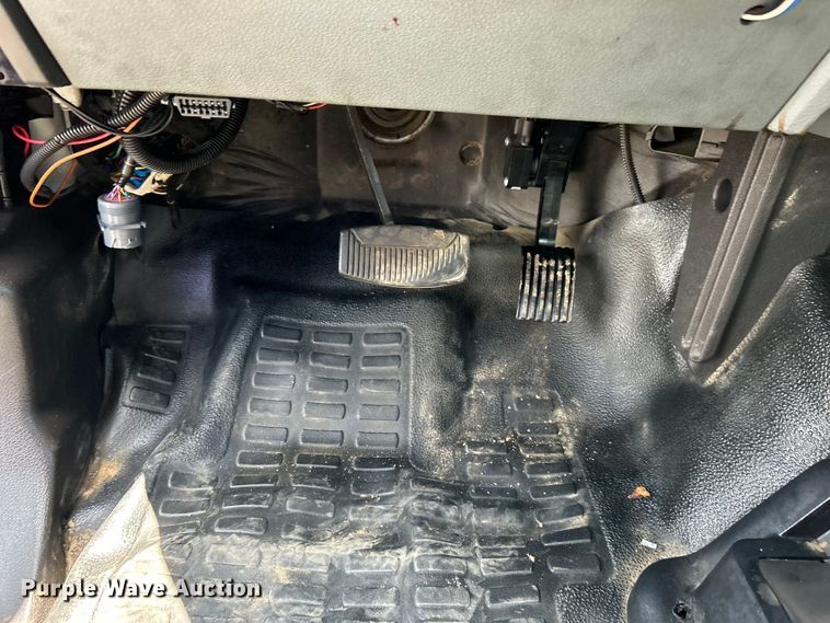 image for item EG1524 2011 Ford F650 Super Duty flatbed truck