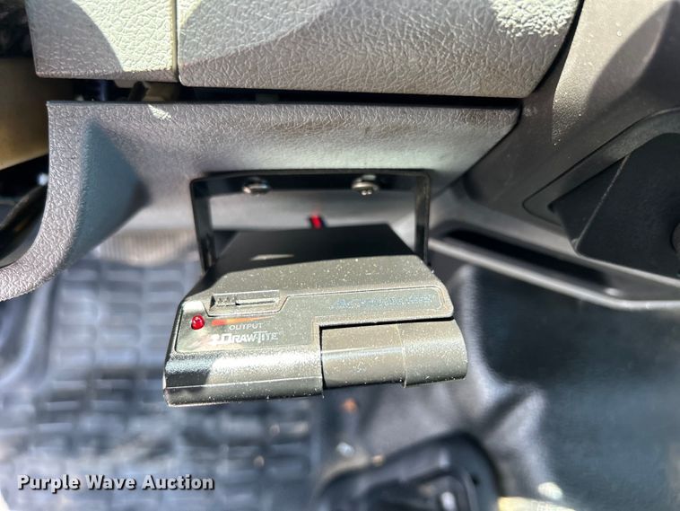 image for item EG1524 2011 Ford F650 Super Duty flatbed truck