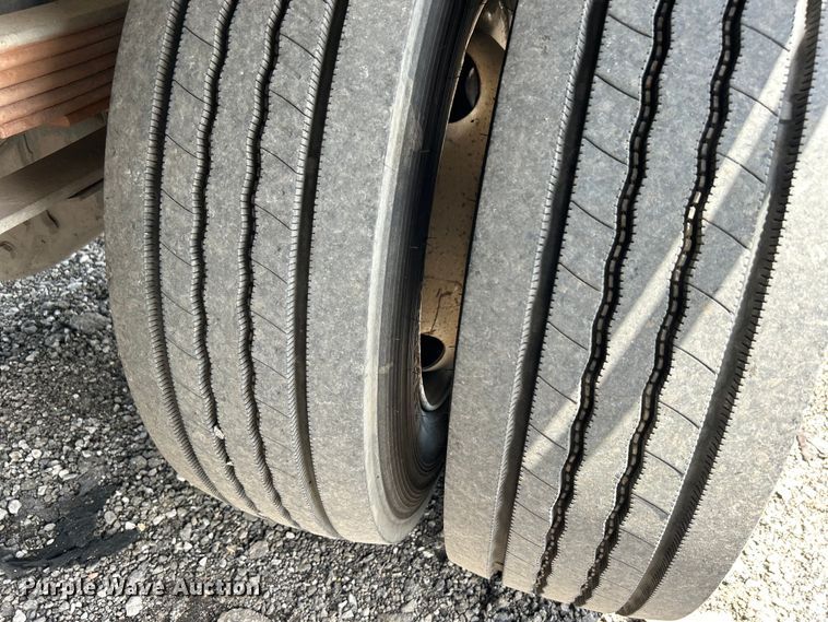 image for item EG1524 2011 Ford F650 Super Duty flatbed truck