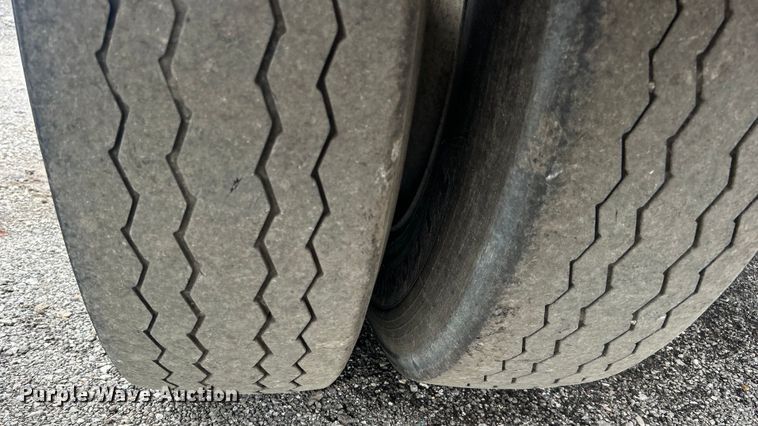 image for item EG1526 2003 Galbreth A5-EX-250 container trailer