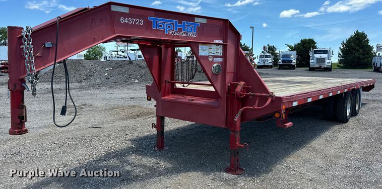 image for item EG1556 2013 Tophat OTWG26X8.5-22.5E-F equipment trailer