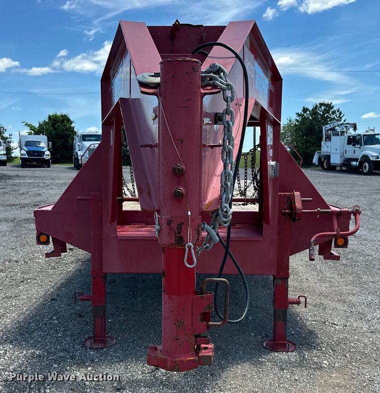image for item EG1556 2013 Tophat OTWG26X8.5-22.5E-F equipment trailer