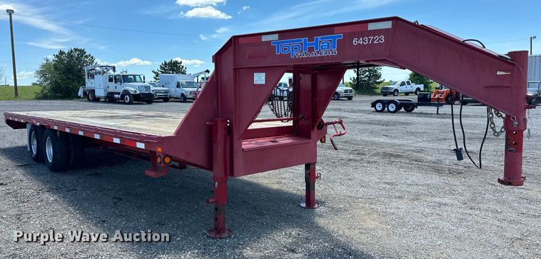 image for item EG1556 2013 Tophat OTWG26X8.5-22.5E-F equipment trailer