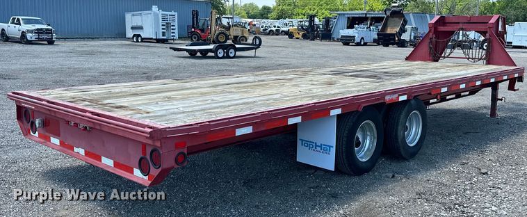 image for item EG1556 2013 Tophat OTWG26X8.5-22.5E-F equipment trailer
