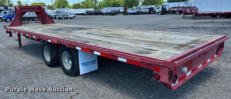 image for item EG1556 2013 Tophat OTWG26X8.5-22.5E-F equipment trailer