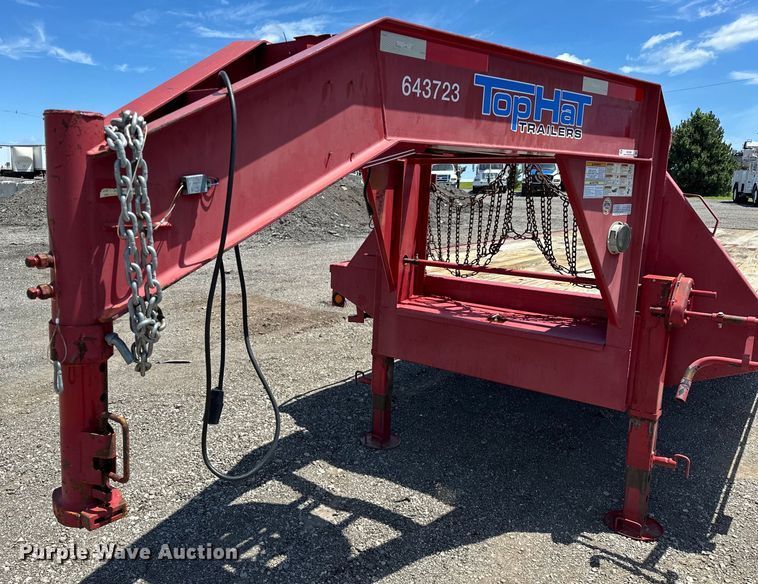 image for item EG1556 2013 Tophat OTWG26X8.5-22.5E-F equipment trailer