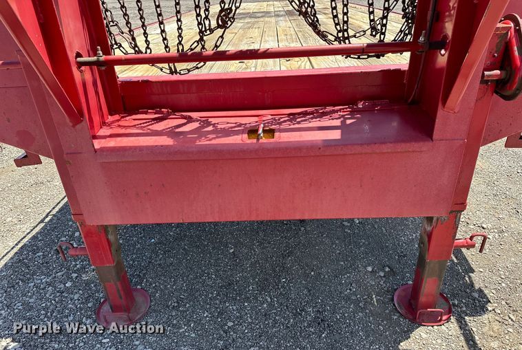 image for item EG1556 2013 Tophat OTWG26X8.5-22.5E-F equipment trailer