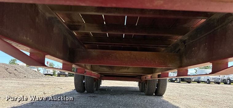 image for item EG1556 2013 Tophat OTWG26X8.5-22.5E-F equipment trailer