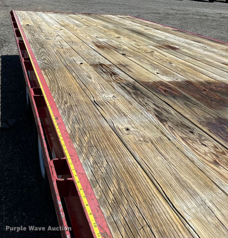 image for item EG1556 2013 Tophat OTWG26X8.5-22.5E-F equipment trailer