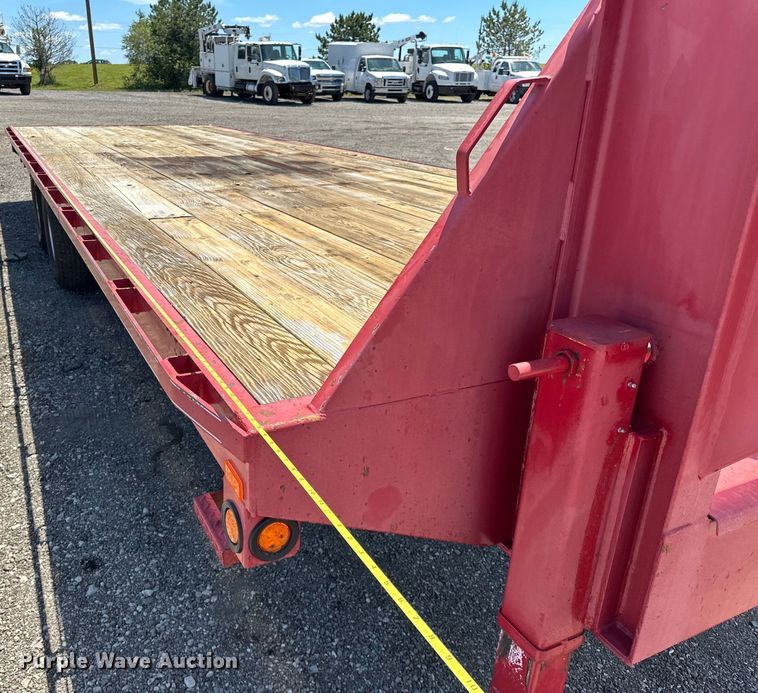 image for item EG1556 2013 Tophat OTWG26X8.5-22.5E-F equipment trailer