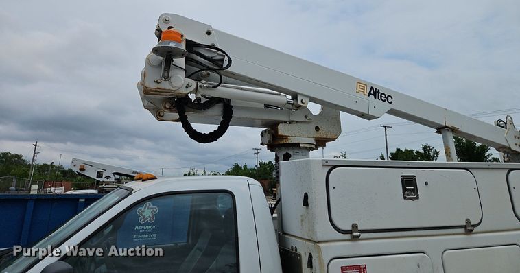 image for item EI3818 2011 Ford F450 Super Duty XL bucket truck