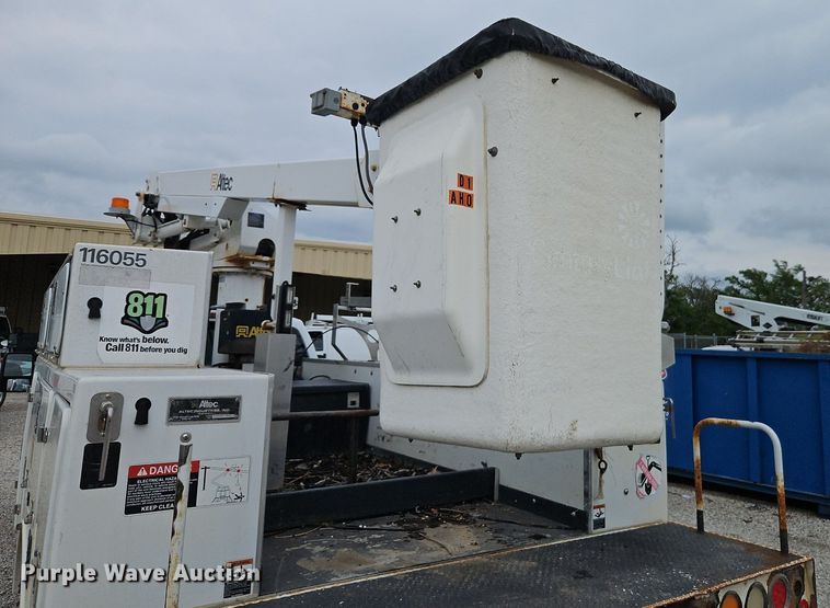 image for item EI3818 2011 Ford F450 Super Duty XL bucket truck